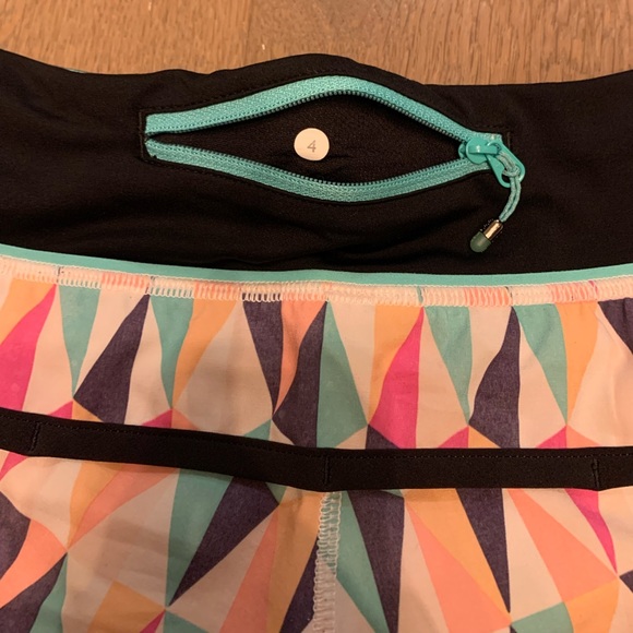 Lululemon Pow Pink Stained Glass Mosaics Speed short size 4 - Picture 5 of 6